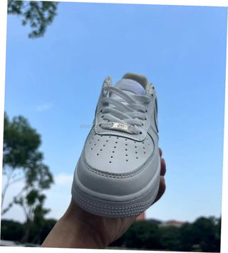 Nike Air Force 1 Talla 41 Gris