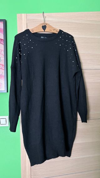 Vestido negro con perlas