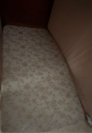 Armario de madera marrón