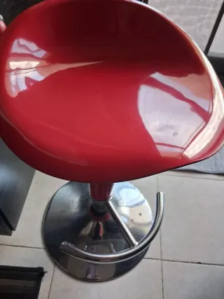 Sgabelli bar rossi e argento