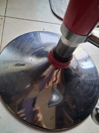 Sgabelli bar rossi e argento