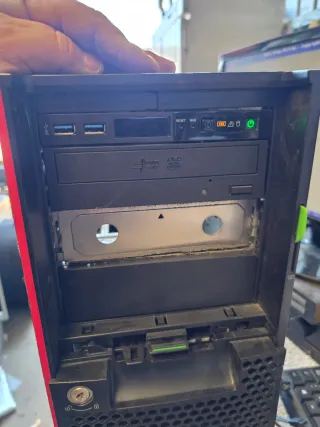 Servidor Fujitsu PRIMERGY TX1330 M3