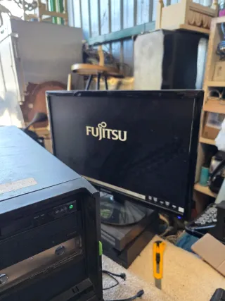 Servidor Fujitsu PRIMERGY TX1330 M3