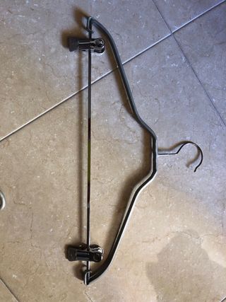 Perchas antideslizantes de metal plateado