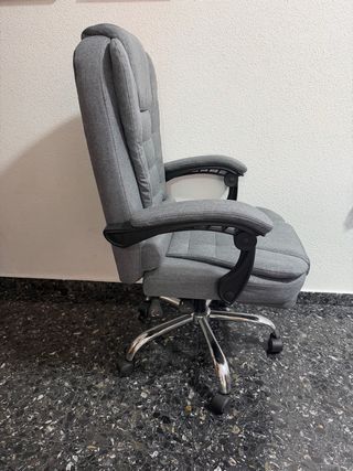 Silla de oficina ergonómica gris