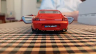 Burago Porsche Carrera 911 1/24 Rojo