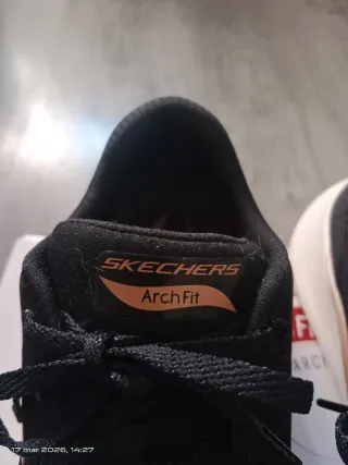 Skechers Arch Fit Zapatillas Negras y Doradas