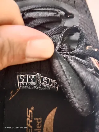 Skechers Arch Fit Zapatillas Negras y Doradas