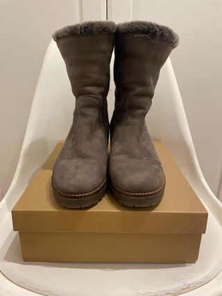 Botas grises con pelo