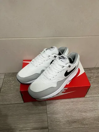 Nike Air Max Deportivas Blancas y Grises