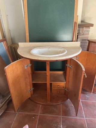 Mueble vitrina curvo madera y cristal