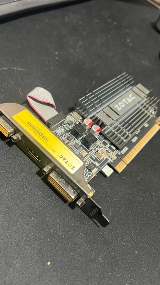 Tarjeta Gráfica Zotac GeForce 210 1GB