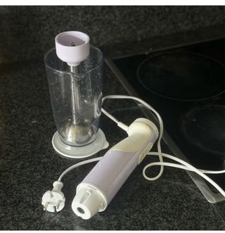 Batidora de mano con vaso