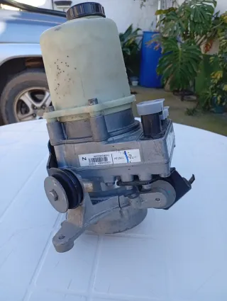 Bomba Dirección Asistida Renault Duster