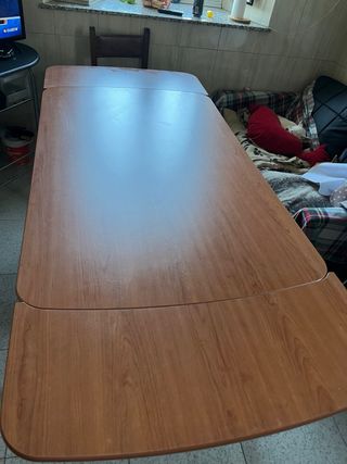 Mesa de comedor de madera