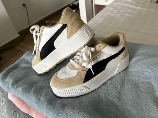 Zapatillas Puma Beige y Blancas