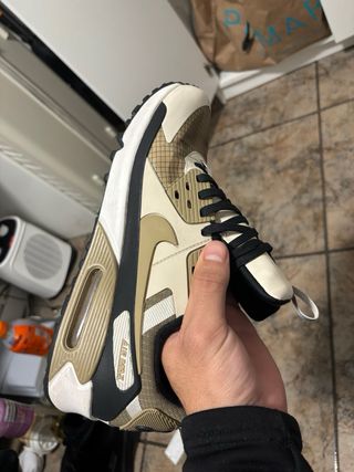 Zapatillas Nike Beige y Blanco