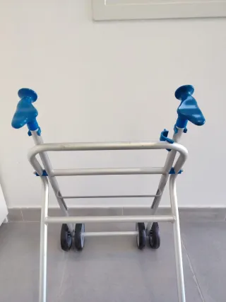 Andador Plegable con Ruedas