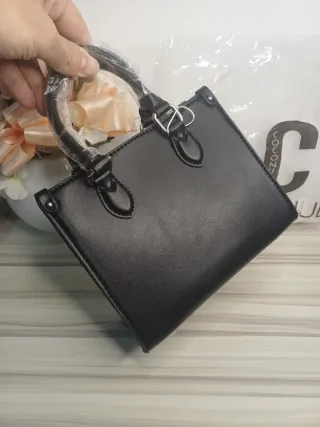 Borsa Coconuda Nera con Borchie