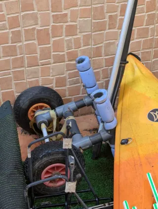 Kayak naranja y amarillo Perception