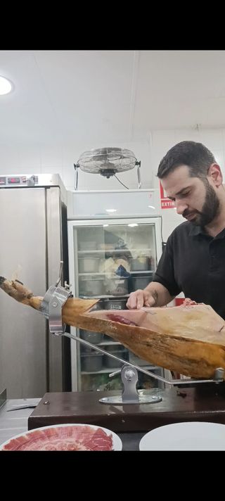 Cortador de jamón profesional.