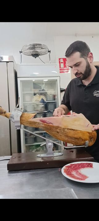 Cortador de jamón profesional.