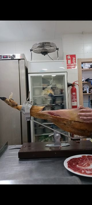 Cortador de jamón profesional.