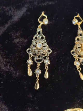 Conjunto Baturra: Pendientes y Broche