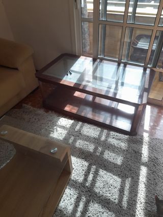 Mesa de centro de madera y cristal