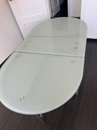 Mesa extensible cristal y metal