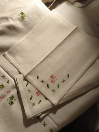 Mantel y servilletas bordados vintage