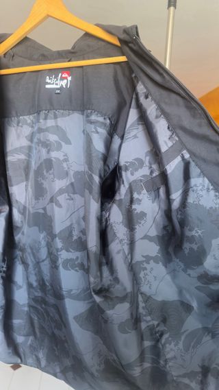 Cazadora de temporada, Quiksilver Negra