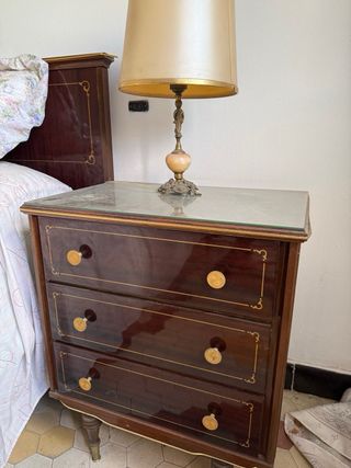 Conjunto de mueble de madera con puertas y cajones