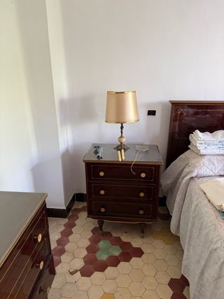 Conjunto de mueble de madera con puertas y cajones