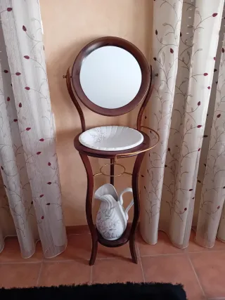 Lavabo antiguo de madera y porcelana