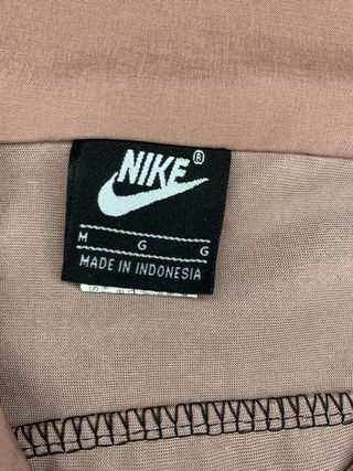 Chaqueta Nike Paris Negra y Rosa