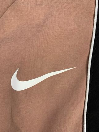 Chaqueta Nike Paris Negra y Rosa