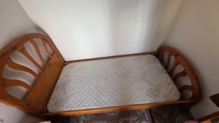 Cama individual de madera