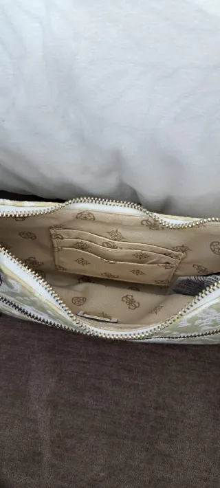 Bolso Guess Ruma 4G Beige y Blanco