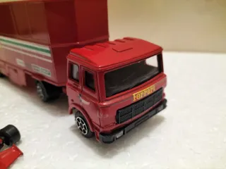 Camion Ferrari e Auto da Corsa no Bburago,polistil
