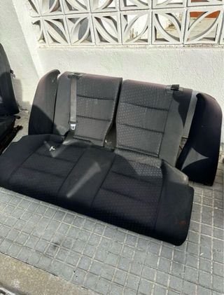 Asientos delanteros y traseros