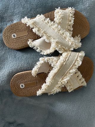 Sandalias de esparto con flecos