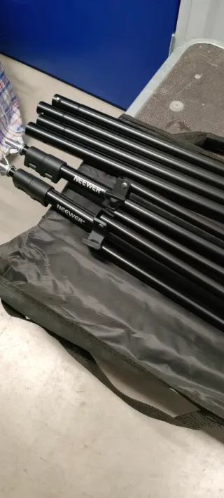 Trípode Neewer para focos de luz