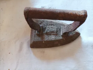 Planchas antiguas de hierro fundido.