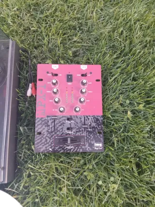 Tocadiscos Fonestar SF-2600B y mezclador