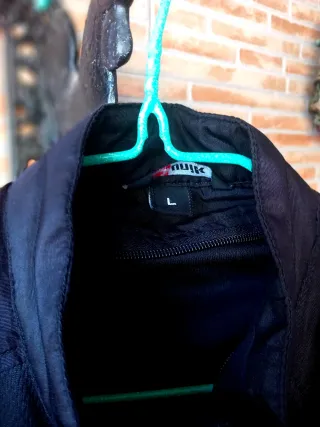 Chaqueta de moto negra