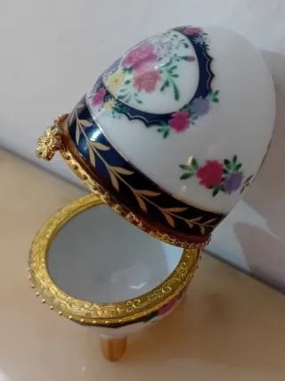 Uovo Portagioie Porcellana-Stile Fabergè