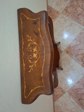 Mueble de entrada clásico de madera