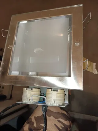 2 Focos de techo cuadrados plateados