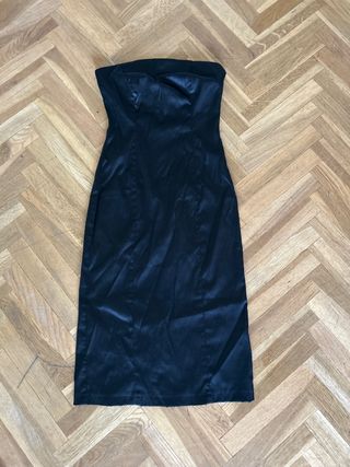 Vestido negro sin tirantes